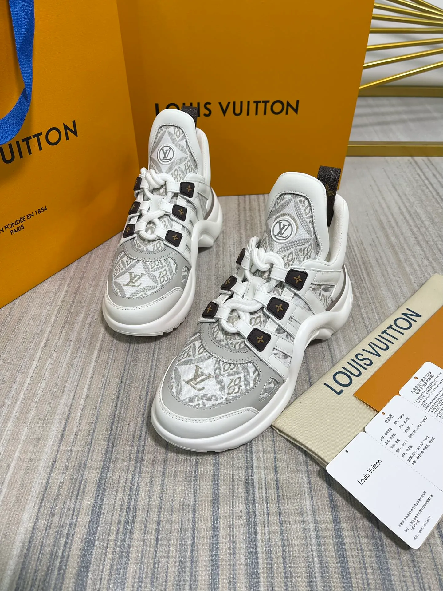 👟👟Ex-factory price👟👟Ex-factory price 720👟👟 Louis Vuitton 2022ss LV’s new Archlight series new color matching dad shoes. The boss ordered three pairs of yb shoes at the first time. The counters are not on sale. We are definitely the first to get the authentic products developed by the entire network. The material of each color matching is exclusively customized from the original version, which is consistent with the authentic product. The sole is YB molded high-elastic foam sole. The mold fee is as high as tens of thousands. The upper is made of high-tech fabric to create a soft and elastic upper. The materials and methods are consistent with YB. 35-40 (40.41 can be customized without return or exchange)